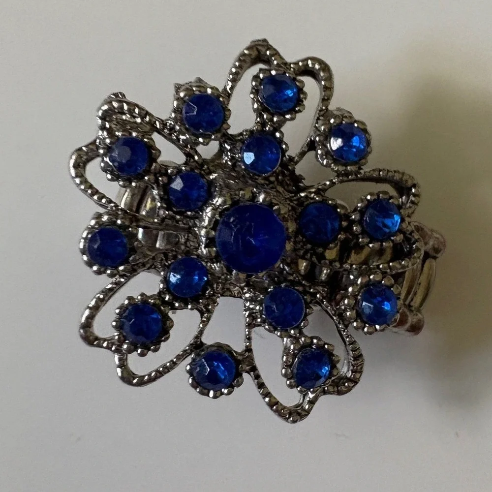 Blue Rhinestone Flower Cocktail Ring Silver Tone Filigree Stretch Band Statement